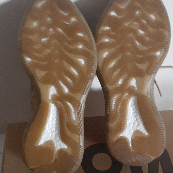 Adidas Yeezy Boost 380 - Picture 4 of 5